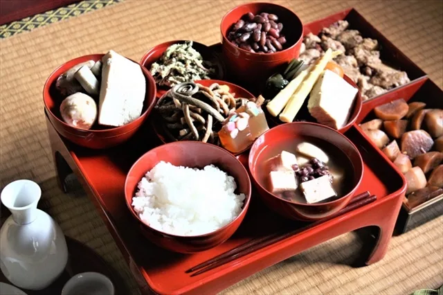 報恩講料理（ほうおんこうりょうり）