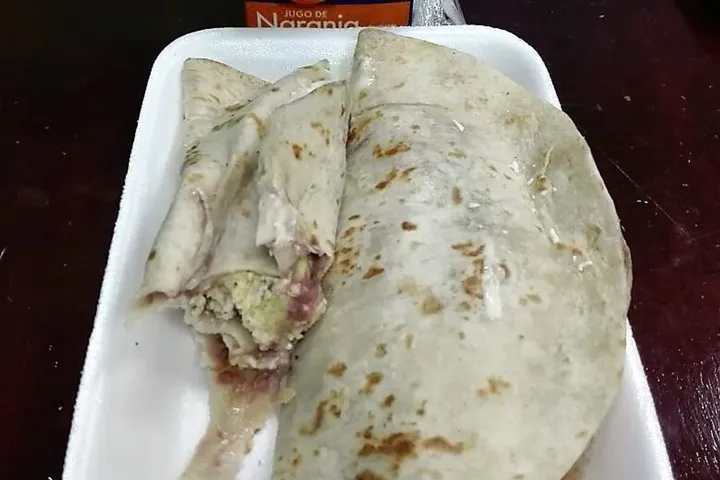 バレアダス（豆とチーズのトルティーヤ）