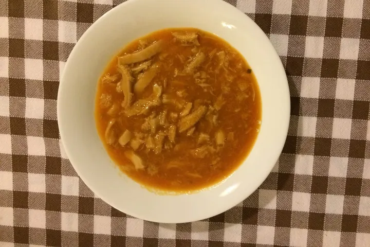 ブセカ（牛の胃と白いんげん豆のスープ）