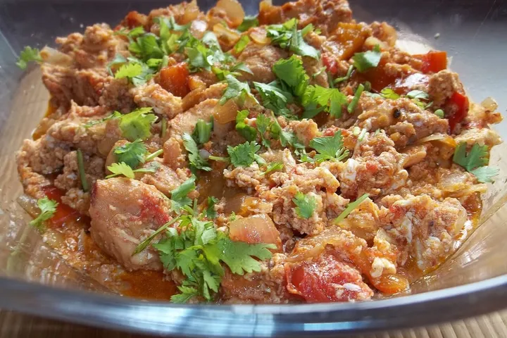チャホフビリ（鶏肉とトマトのハーブ煮）