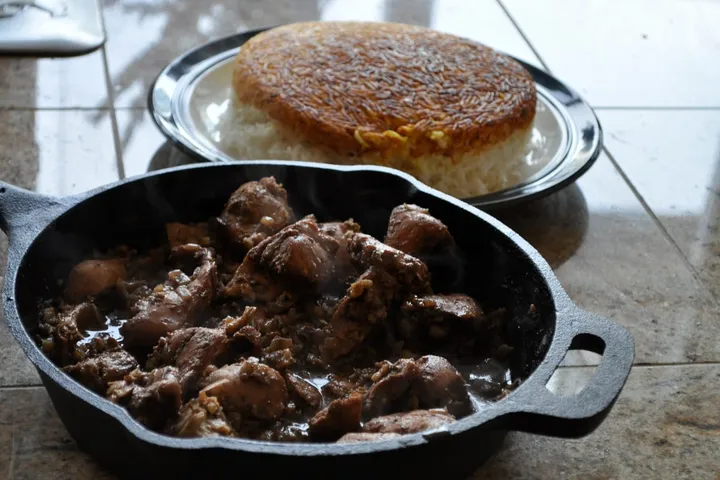フェセンジャン（鶏肉とくるみのザクロ煮込み）