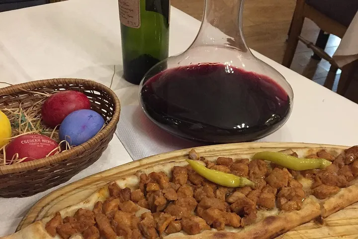 パストルマイリヤ(豚肉と卵の舟形パン)