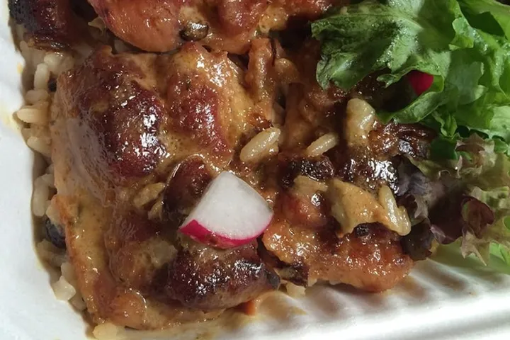 ペラウ(鶏肉と豆の炊き込みご飯)