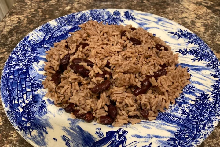 ライス・アンド・ピーズ（豆入りココナッツご飯）