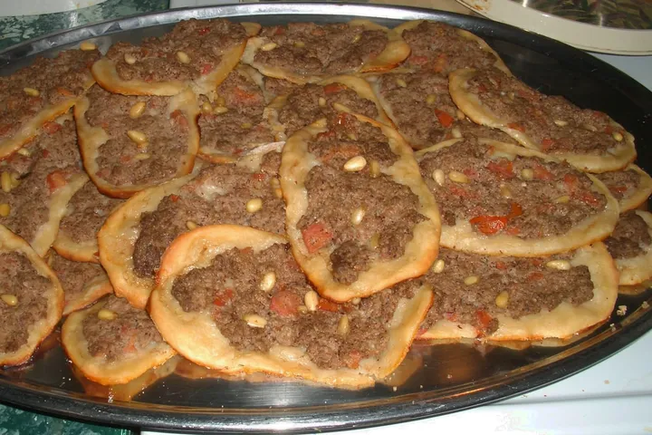 スフィーハ（ラムひき肉の平焼きパン）