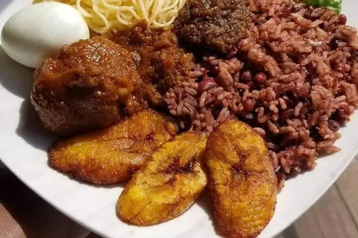 ワチェ(豆入り炊き込みご飯)