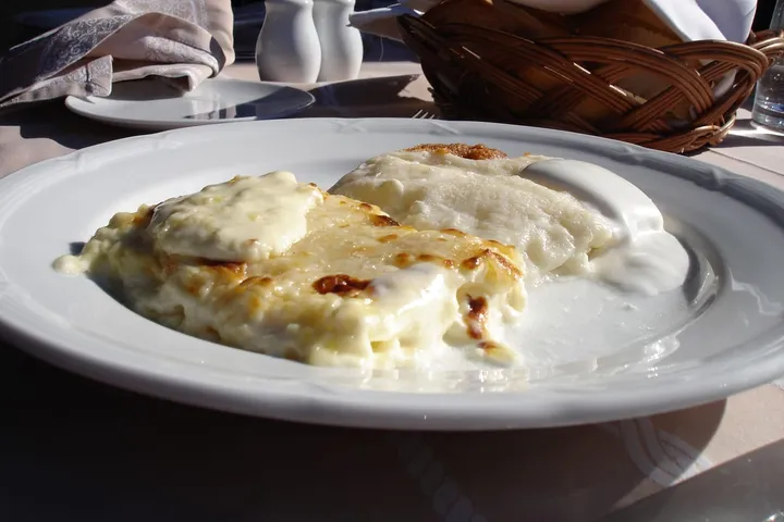 ザゴルスキ・シュトゥルクリ(チーズ入り生地のクリーム焼き)